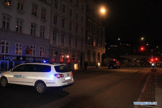 A police vehicle parks near the site of shooting in Copenhagen, Denmark, early Feb. 15, 2015. A shooting occurred near Norreport subway station early Sunday, killing a Danish national and injuring two policemen. This is the second shooting in the capital city recently after another shooting Saturday night. (Xinhua/Shi Shouhe)