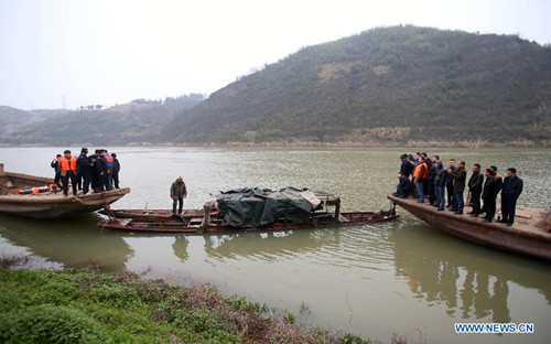 Rescuers haul the sinking boat to Zijiang River's bank in Shaoyang County, central China's Hunan Province, Feb. 22, 2015. Eight people have died and one is still missing as of 4 p.m. Sunday after a boat sank in the Zijiang River on Saturday afternoon. The accident happened around 4 p.m. Saturday when a private boat with 18 people on board sank on the Jiugongqiao section of Zijiang River. Nine people have been rescued. (Xinhua/Li Ga)