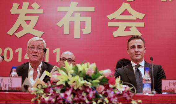 Former Italian soccer player Fabio Cannavaro (R) and his predecessor Marcello Lippi (L) attend a news conference announcing him as the new executive manager of Chinese Super League champion Guangzhou Evergrande Taobao Football Club, in Guangzhou, Guangdong province, Nov 5, 2014. (Photo: Qiu Quanlin/chinadaily.com.cn)