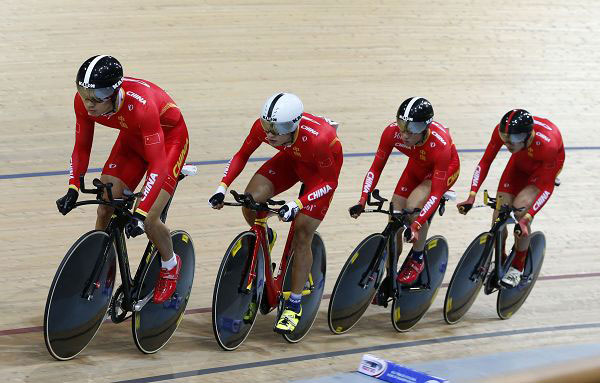 Chinese world track cycling team at the world championships in Sanit-quentin-en-Yvelines, France, on February 19, 2015. (Photo/xinmin.cn)