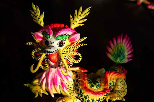 Photo shows a dragon-shaped huamo. (people.cn)