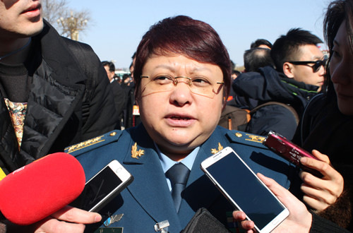 Singer Han Hong, a member of the Chinese People's Political Consultative Conference, talks to reporters outside the Great Hall of the People in Beijing on March 3, 2015. (Photo: China.org.cn/Zhang Rui)