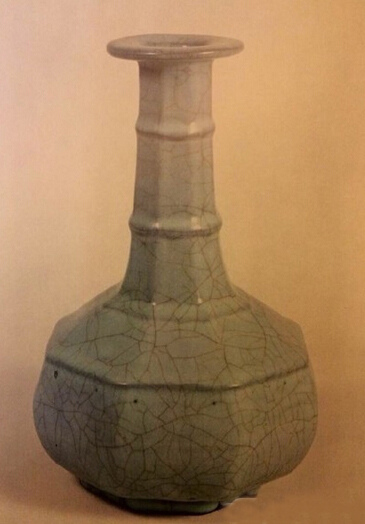 A 700-year-old Chinese vase, from the Southern Song Dynasty, is expected to fetch more than US$7.7 million when it goes under the hammer in an upcoming auction at Sotheby's Hong Kong. 