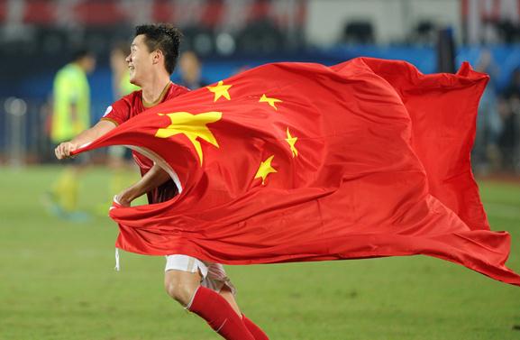 A football player from China's top club Guangzhou Evergrande celebrates victory after a match. (File photo)  