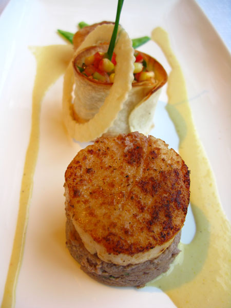 Pan-fried fresh sea scallop with fresh tarragon champagne sauce at Petrus French Restaurant in Beijing. (Photo provided to China Daily)