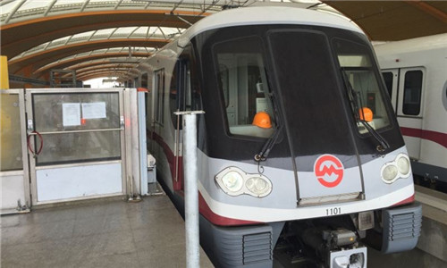 Train and signal testing has started today on the Shanghai Metro Disney Line, an extension of Line 11. The 9.15-kilometer line starts from Line 11s Luoshan Road Station with stops at Xiuyan Road and Kangxin Road before reaching Disney Station.
