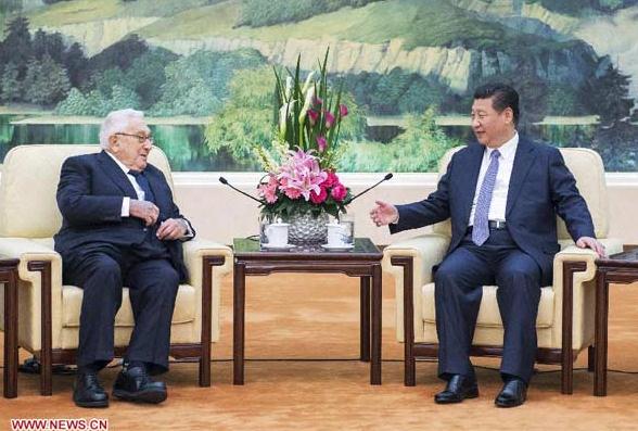 Chinese President Xi Jinping (R) meets with former US Secretary of State Henry Kissinger at the Great Hall of the People in Beijing, capital of China, March 17, 2015. [Photo/Xinhua]