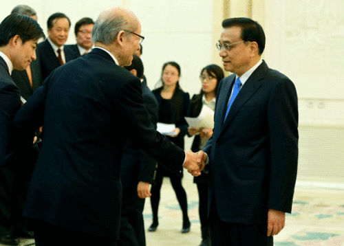 Premier Li Keqiang meets delegates of the 21st Century Committee for China-Japan Friendship in Beijing on Dec 4,2014. FENG YONGBIN / CHINA DAILY