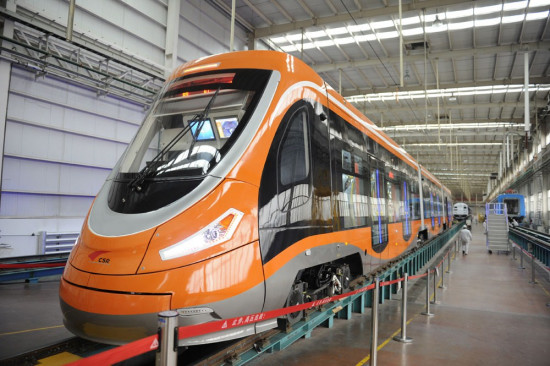 The worlds first tram powered by hydrogen energy rolls off the production line at a CSR Qingdao Sifang Co plant in Qingdao, Shandong province. This is the first time that hydrogen energy has been applied in the tram manufacturing. China has also become the first country worldwide to possess the technology to make hydrogen-fueled streetcars. (Photo/Xinhua)