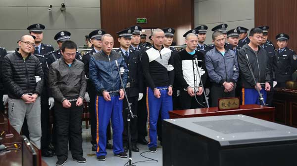 The seven men involved in the fatal arson attack hear their sentences at a court in Qingdao, Shandong province, on Thursday. (Photo/China Daily)  