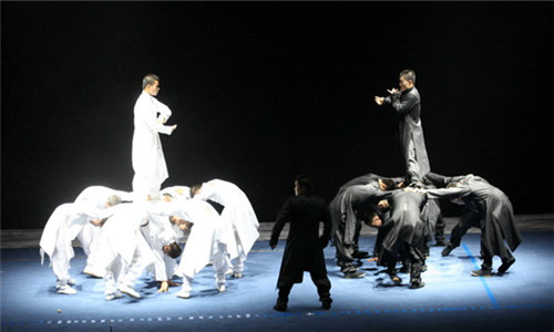 A romantic and poetic Kungfu show -- Kungfu Revelations: Nine Scrolls has hit Zhengzhou in central China's Henan Province, attracting a packed house at the Henan Art Center.