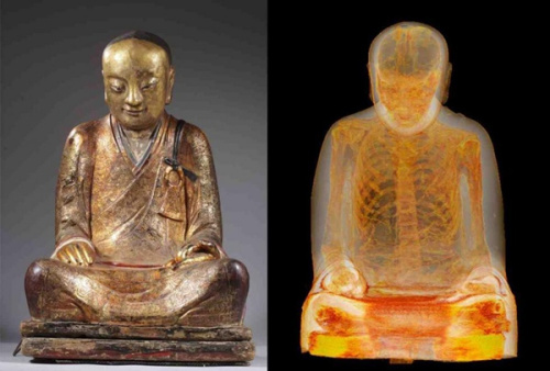 A CT scan shows a body, whose internal organs were removed, concealed in an ancient Chinese statue of a Buddha. (Photos/provided by the Drents Museum)