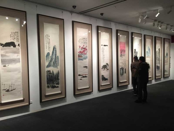 The paintings by the artist Qi Baishi, one of the most well-known modern Chinese painters, depict the landscape of Guilin and the painter's hometown Hunan.