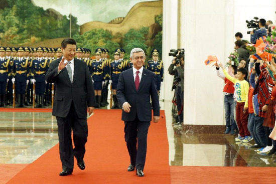 Chinese President Xi Jinping (L) holds a welcoming ceremony for Armenian President Serzh Sargsyan before their talks at the Great Hall of the People in Beijing, capital of China, March 25, 2015. (Xinhua/Ju Peng)