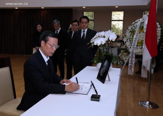 Chinese Vice Premier Zhang Gaoli signs the condolence book at the Singaporean embassy to China in Beijing, capital of China, March 25, 2015. Zhang mourned the passing of Singapore's founding Prime Minister Lee Kuan Yew at the Singaporean embassy to China on Wednesday afternoon. (Xinhua/Liu Weibing) 