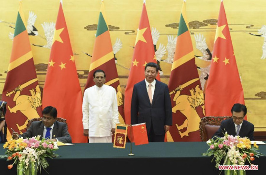 Chinese President Xi Jinping (2nd R) and Sri Lankan President Maithripala Sirisena (2nd L) attend a signing ceremony of cooperation documents after their talks in Beijing, capital of China, March 26, 2015. (Xinhua/Li Xueren)