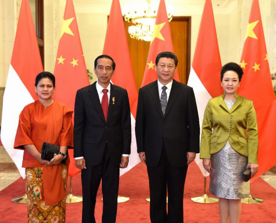 Chinese President Xi Jinping (2nd R) holds a welcoming ceremony for Indonesian President Joko Widodo (2nd L) before their talks at the Great Hall of the People in Beijing, capital of China, March 26, 2015. (Xinhua/Rao Aimin)