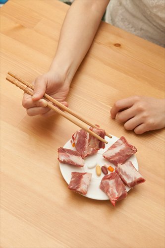 Four times as many antibiotics per pound of meat is used in the raising of pigs as in cattle. (Photo: GT/Li Hao)