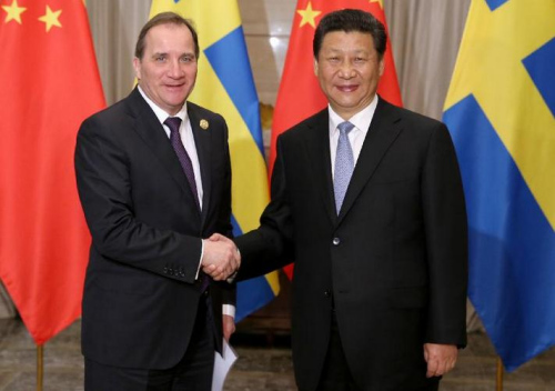 Chinese President Xi Jinping (R) meets with Swedish Prime Minister Stefan Lofven in Boao, south China's Hainan Province, March 28, 2015. (Xinhua/Ma Zhancheng)