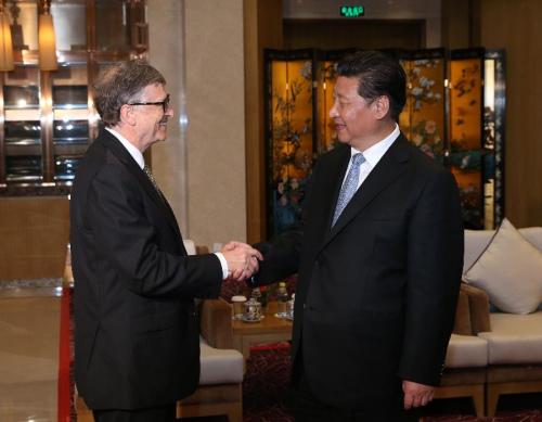 Chinese President Xi Jinping (R) meets with Bill Gates, co-chair of the Bill & Melinda Gates Foundation, in Boao, south China's Hainan Province, March 28, 2015. (Xinhua/Pang Xinglei)