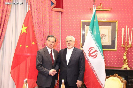 Chinese Foreign Minister Wang Yi (L) meets with his Iranian counterpart Mohammad Javad Zarif in Lausanne, Switzerland, on March 29, 2015. (Xinhua/Zhang Miao)