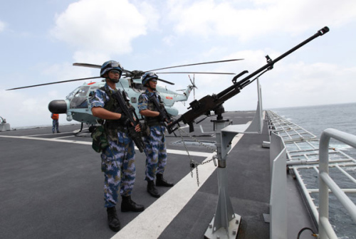 Chinese Navy soldiers observe from China's amphibious landing ship Changbaishan during an escort mission in the Gulf of Aden, Aug 26, 2014. This is the 18th convoy fleet sent by the Chinese People's Liberation Army Navy for these missions since 2008. (Photo/Xinhua)