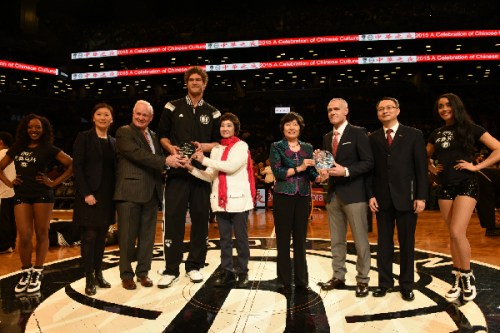 Zhang Qiyue, Chinese consul general in New York (third from right), attends 2015: A Celebration of Chinese Culture on Sunday at the Barclays Center in Brooklyn. (Photo/Provided to China Daily)