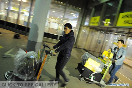 Chinese passengers walk out of the Sheremetyevo airport after being released in Moscow, Russia, March 7, 2015. Dozens of Chinese passengers were detained at the Sheremetyevo airport on Friday for bringing food materials which Russian Customs officials considered as drugs, according to the Chinese Embassy to Russia. (Photo: Xinhua/Dai Tianfang)