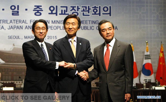 Chinese Foreign Minister Wang Yi(R), Foreign Minister of the Republic of Korea (ROK) Yun Byung-Se(C), Japanese Foreign Minister Fumio Kishida, pose for a group photo prior to the 7th Trilateral Foreign Ministers' Meeting of China, South Korea and Japan in Seoul, South Korea, on March 21, 2015. (Xinhua/Yao Qilin) 