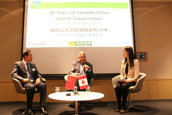 Director General of the Chinese Center for Disease Control and Prevention Wang Yu (left), former Chief Public Health Officer of Canada Dr. David Butler-Jones (middle) and moderator (right) are exchanging views on public health issues. (Photo/CRIENGLISH.com)
