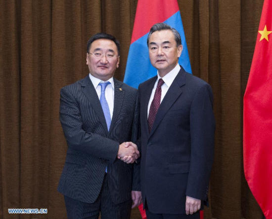Chinese Foreign Minister Wang Yi (R) meets with Mongolian Foreign Minister Lundeg Purevsuren in Beijing, capital of China, April 1, 2015. (Xinhua/Wang Ye)