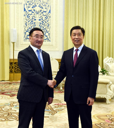 Chinese Vice President Li Yuanchao (R) meets with Mongolian Foreign Minister Lundeg Purevsuren in Beijing, capital of China, April 1, 2015. (Xinhua/Rao Aimin)