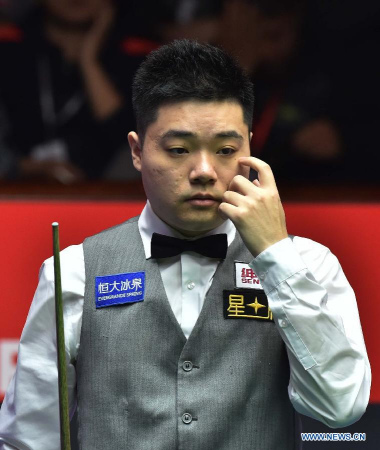 Ding Junhui of China gestures during his first round match against Marcus Campbell of Scotland at the 2015 World Snooker China Open in Beijing, capital of China, March 30, 2015. Ding won 5-1. (Xinhua/Li Wen)