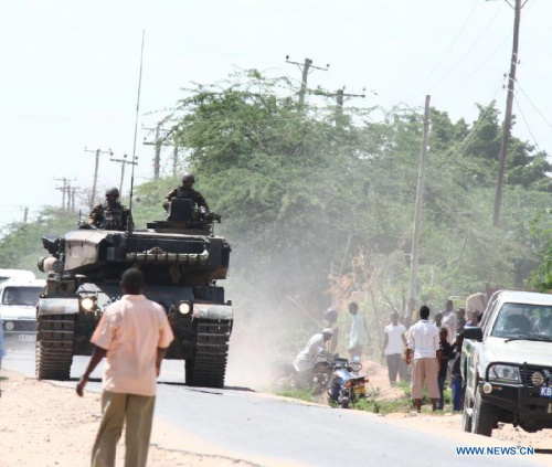 A military tank is seen near Garissa University College in Garissa, Kenya, April 2, 2015. Kenyan Interior Minister Joseph Nkaissery said the siege at the Garissa University College in the eastern town of Garissa has ended, leaving 147 people dead. (Xinhua)