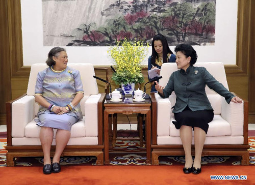Chinese Vice Premier Liu Yandong (R) meets with visiting Thai Princess Maha Chakri Sirindhorn in Beijing, capital of China, April 5, 2015. (Xinhua/Lan Hongguang)