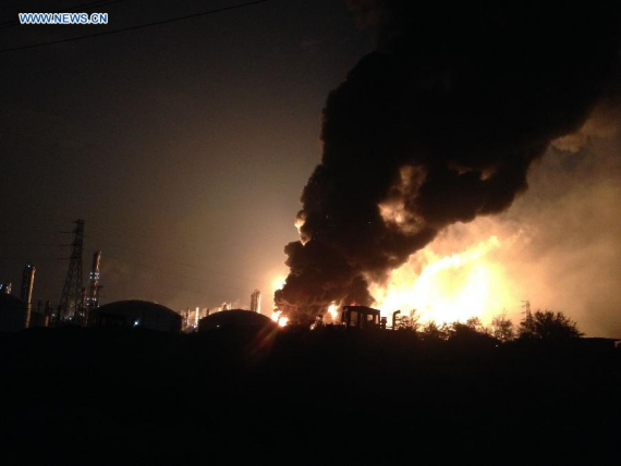 Photo taken on April 6, 2015 shows the scene where a chemical plant blast in Zhangzhou, southeast China's Fujian Province. The blast took place at around 6: 50 p.m. Monday, local authorities said. Monday's blast at the chemical plant is the second in 20 months. (Xinhua)