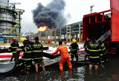 Firefighters work at the site of a burning chemical plant in Zhangzhou, southeast China's Fujian Province, April 8, 2015. A fire at the chemical plant that exploded on April 6 in Fujian reignited again early Wednesday. (Xinhua/Wei Peiquan)