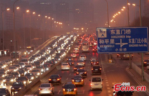 A general view of heavy traffic on roads near China World Towers, located in the heart of Beijing's Central Business District, Jan 4, 2015. (Photo/CFP)
