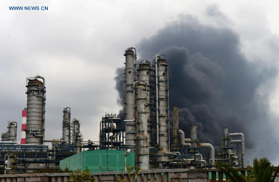 Photo taken on April 8, 2015 shows the heavy smoke of a burning chemical plant in Zhangzhou, southeast China's Fujian Province. A fire at the chemical plant that exploded on April 6 in Fujian reignited again early Wednesday. (Xinhua/Wei Peiquan)