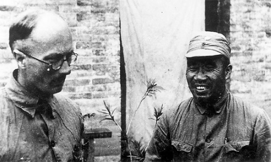 Marshal Zhu De (right) talks to Lindsay in Zhu's headquarters in late September 1939.  