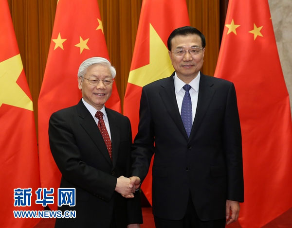 Chinese Premier Li Keqiang (R) meets with the General Secretary of the Communist Party of Vietnam, Nguyen Phu Trong, at the Great Hall of the People in Beijing, on April 8, 2015. (Photo/Xinhua) 