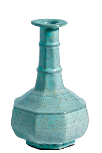The Guan vase was snapped up by famed Chinese collector and founder of Shanghai's Long Museum, Liu Yiqian.