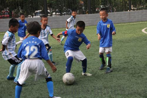 FUTURE PLAYERS : Primary students receive training at the Silver Tide Football Club (COURTSEY OF SILVER TIDE)