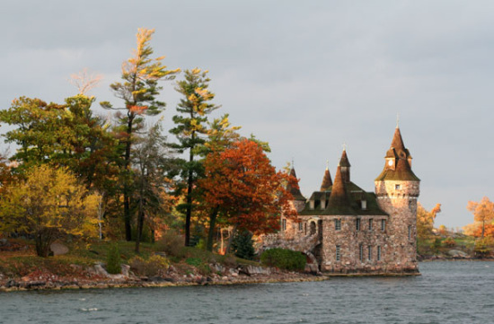 A scene along the St. Lawrence River in Canada. The number of Chinese visitors is expected to further increase since China and Canada started issuing reciprocal multiple-entry visas from March 9. (Photo provided to China Daily)
