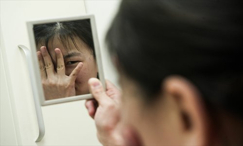 People who irrationally hate their physical appearance may suffer from body dismorphic disorder. (Photo: GT/Li Hao)