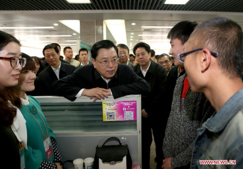 Zhang Dejiang (C), chairman of the Standing Committee of China's National People's Congress, communicates with students applying for jobs in Zhengzhou, capital of central China's Henan Province, April 13, 2015. Zhang Dejiang checked enforcement of the Vocational Education Law in central China's Henan Province from April 12 to 15. (Xinhua/Ma Zhancheng)