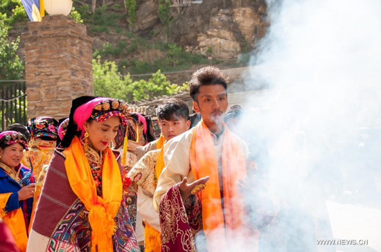 Dawa Zhoema (L) and Phuntsok (R) are seen at their wedding ceremony in Dianba County, southwest China's Sichuan Province, April 11, 2015. Dawa Zhoema and her husband Phuntsok, both Tibetans born in the 1980s, held their wedding ceremony in a traditional way last Saturday. The wedding ceremony attracted a lot of attention as some of their fashionable pictures were largely liked and shared on various social networks in China recently. (Xinhua/Wang Di)