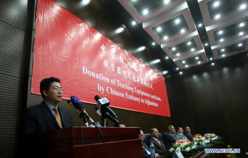 Chinese Ambassador to Afghanistan Deng Xijun speaks during a donation ceremony in Kabul, Afghanistan, April 15, 2015. The Chinese Embassy in Afghanistan donates teaching equipment and books for Kabul University students on Wednesday. (Xinhua/Ahmad Massoud)