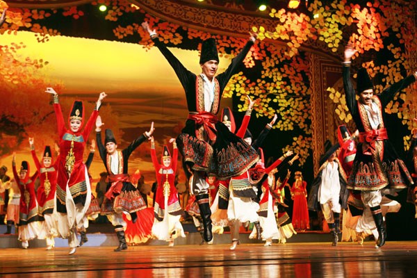 Forever Meshrep, choreographed by Dilnar Abdulla, is a showcase of Xinjiang's traditional music and dance. (Photo provided to China Daily)