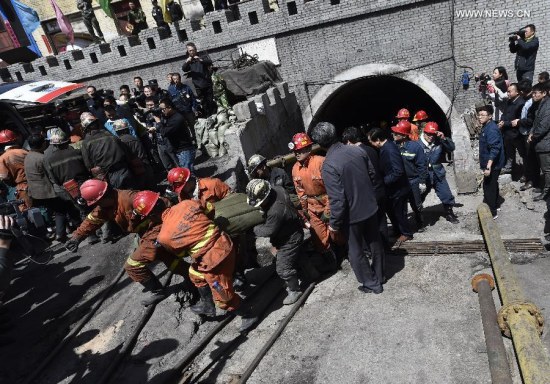 Rescuers carry a miner out of well at Jiangjiawan mine in Datong, north China's Shanxi Province, April 21, 2015. The death toll of the coal mine flood accident has climbed to eight till Tuesday noon, and 13 remained trapped underground. (Xinhua/Yan Yan)